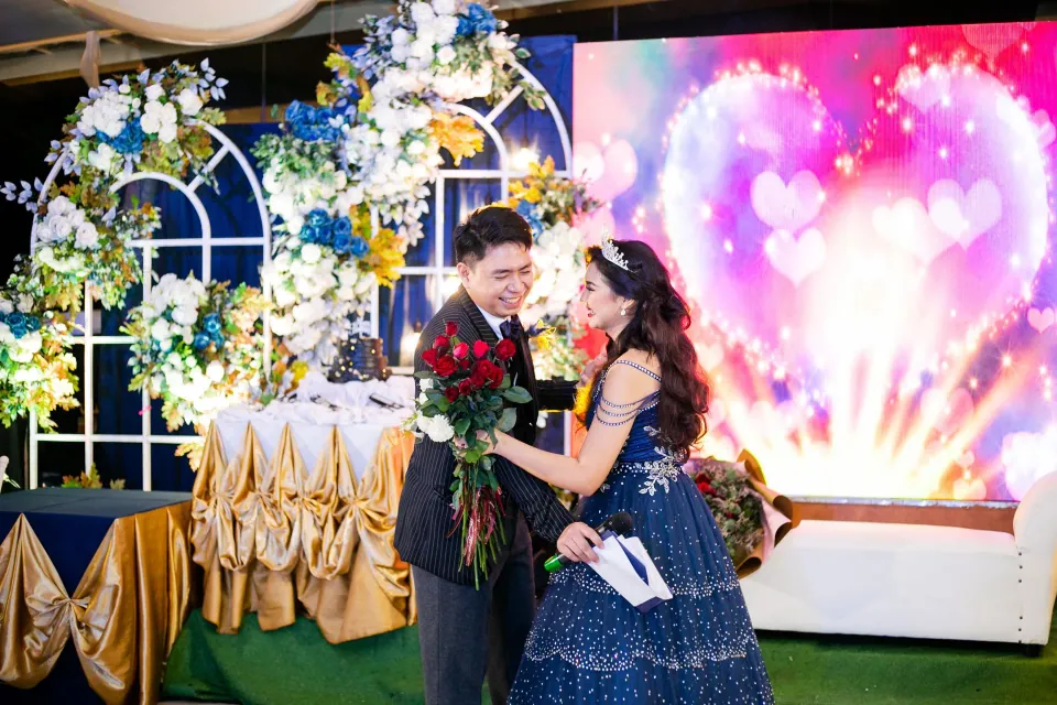 18 roses moment